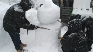 高校生のこぎりで成形